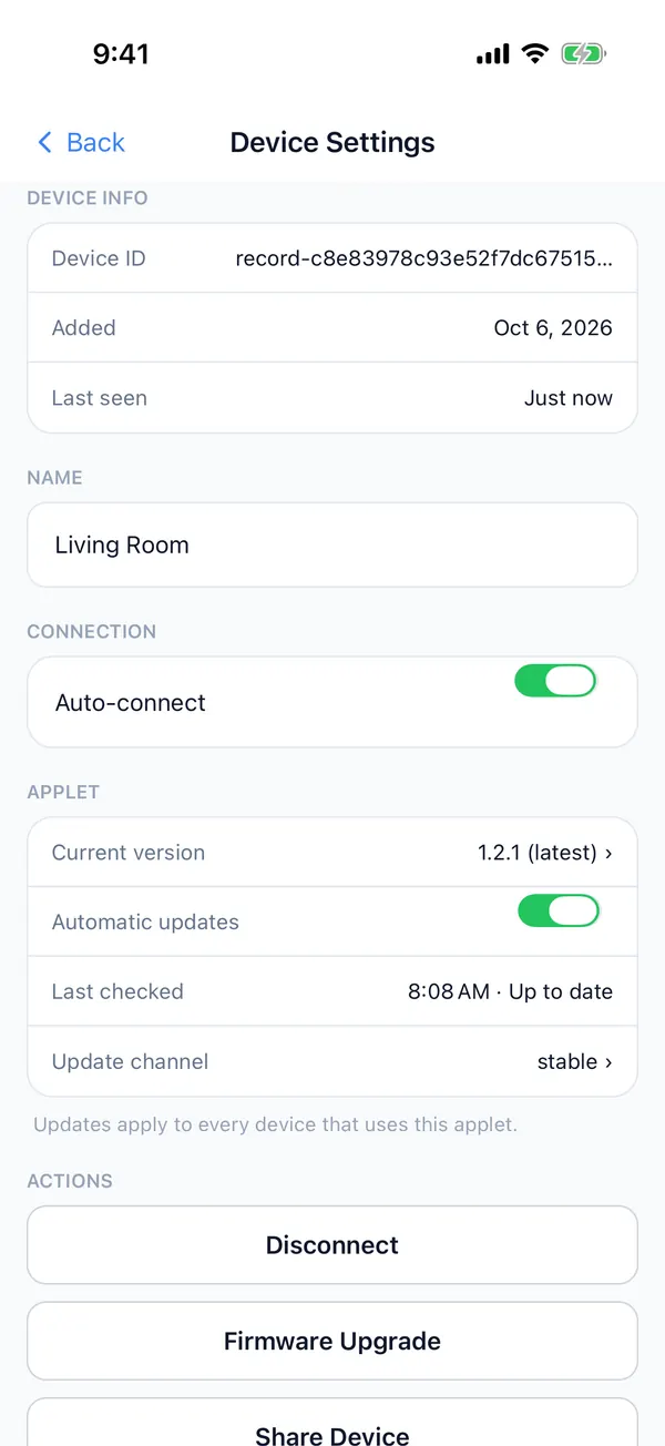 Applet group in the device settings: current version 1.2.1 (latest), automatic updates on, last checked up to date, update channel stable
